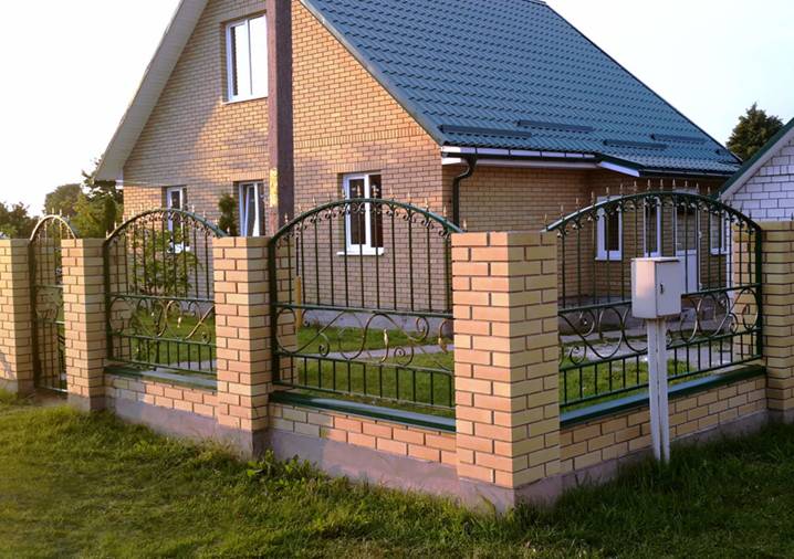 Парапеты и отливы для забора